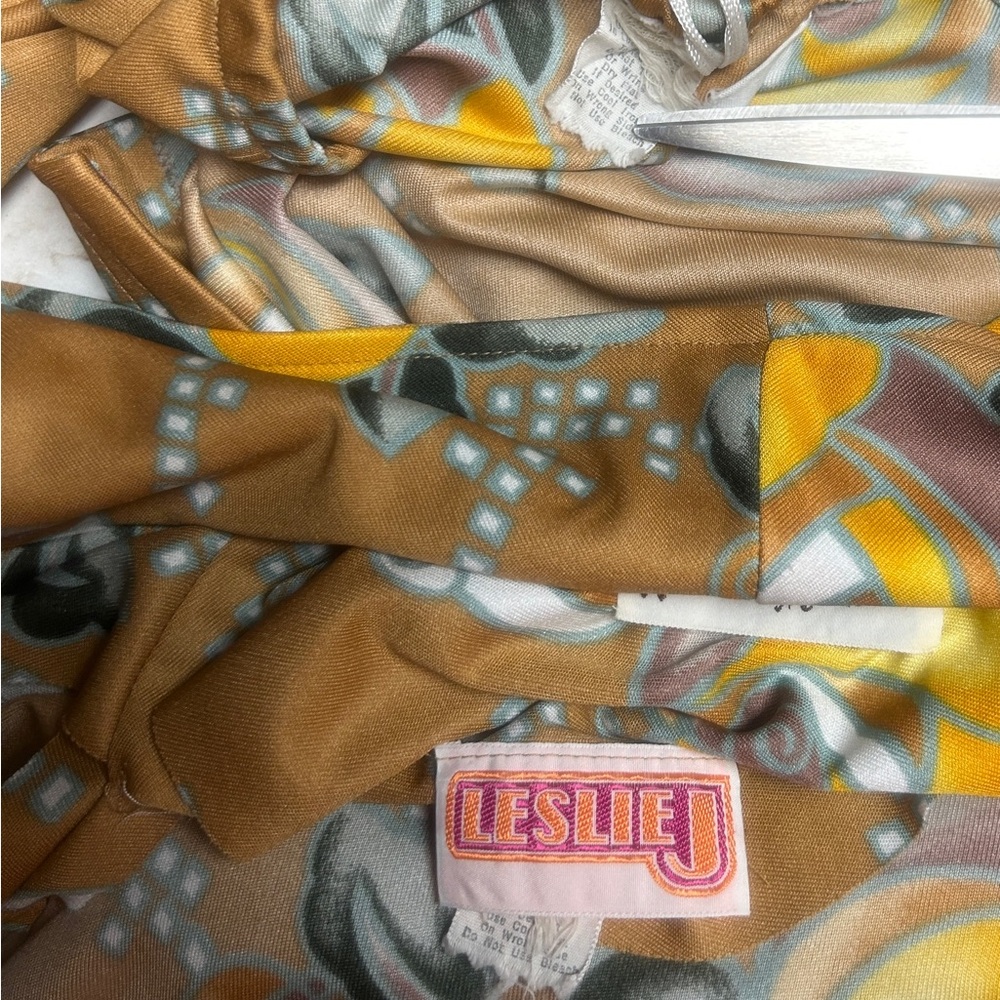 Neiman Marcus (Leslie J) •Medium • Brown/Yellow •Floral • 3 Piece •Blouse/Pants - Picture 16 of 16